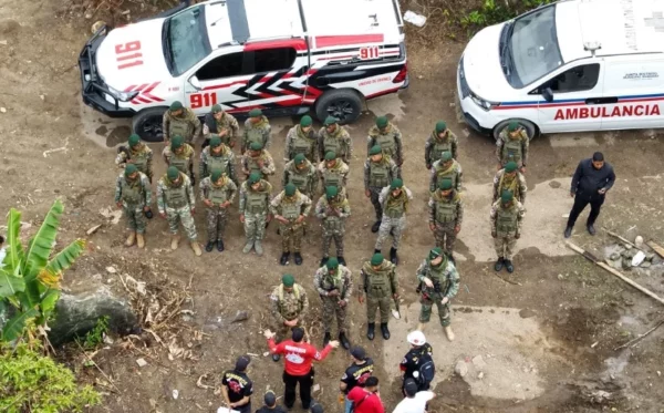 Un amplio dispositivo de rescatistas trabaja en la búsqueda.