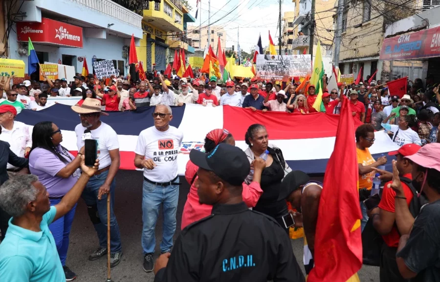 Varios colectivos convocaron para conmemorar el 60 aniversario de la Revolución Abril. Varios colectivos convocaron para conmemorar el 60 aniversario de la Revolución Abril.
