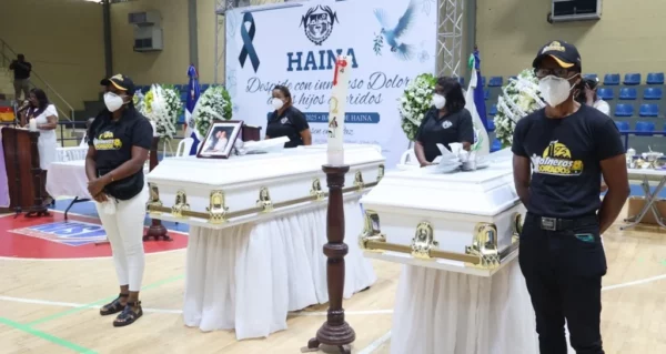 La comunidad rindió honores  y lloró a los falleccidos en la tragedia que dejó más de una veintena   pertenecientes a ese municipio.  José Francisco