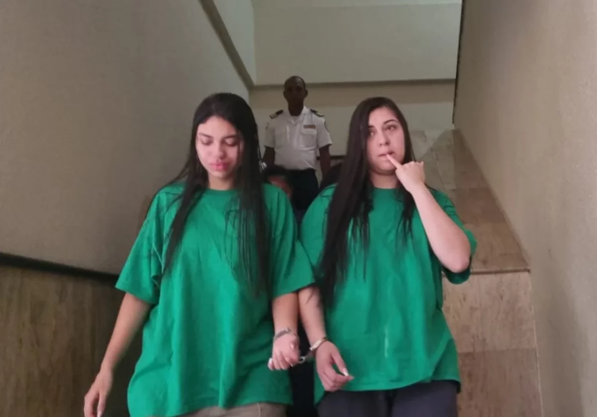 Las parejas de colombianos llegaron el mismo día al país y cometían las estafas juntos.