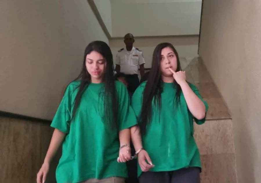 Las parejas de colombianos llegaron el mismo día al país y cometían las estafas juntos. Las parejas de colombianos llegaron el mismo día al país y cometían las estafas juntos.