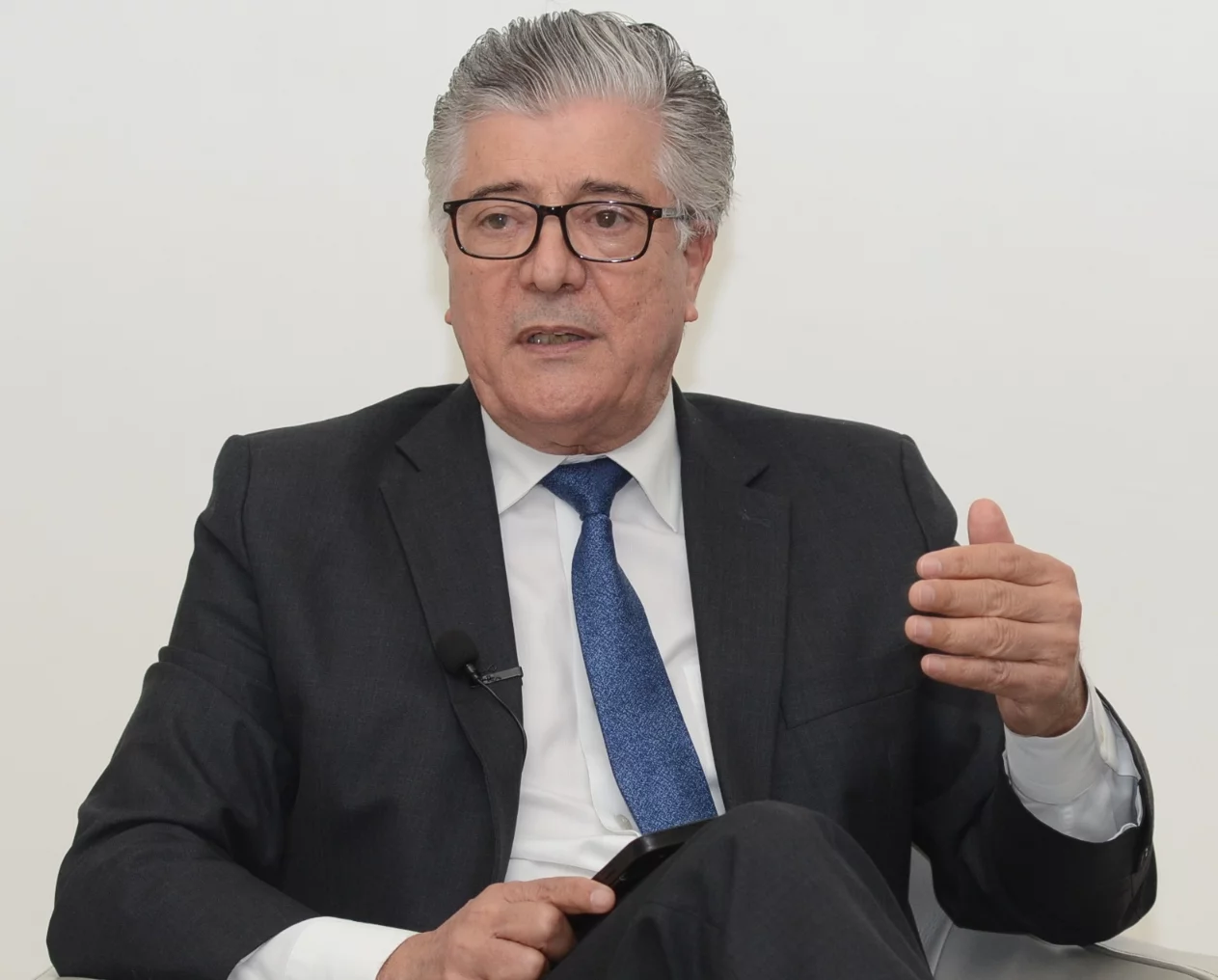 Roberto Santana  dijo que recién consiguió 700 colchones vía el Plan Social para los internos.