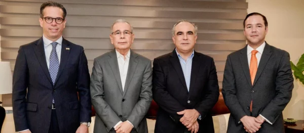 César Dargam, Danilo Medina, Celso Juan Marranzini y Johnny Pujols en el encuentro de ayer.
