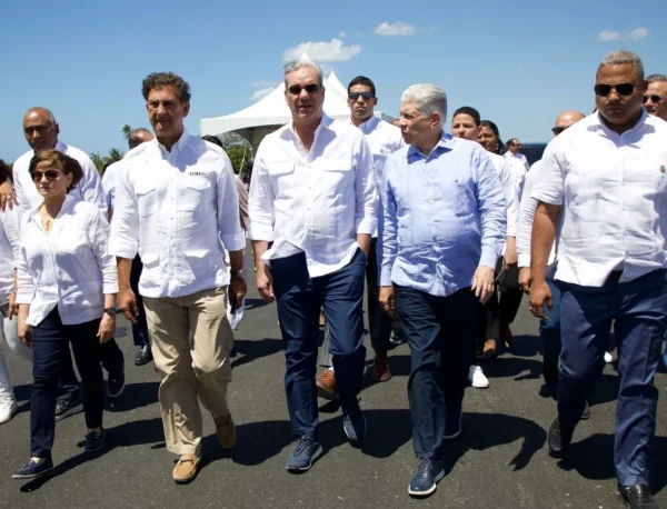 Presidente Abinader supervisa avances en la construcción de circunvalación en Bani