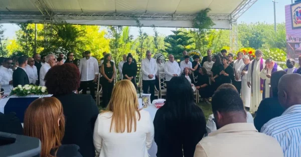 Presidente Abinader asiste a funeral de Gobernadora Nelsy Cruz