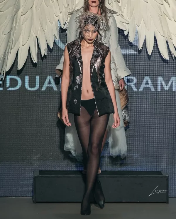 Ángel Marie Polanco brilla como la única modelo criolla en el Vancouver Fashion Week 2025.