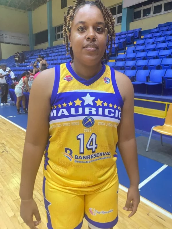 Carola Hernández, del club Mauricio Báez.