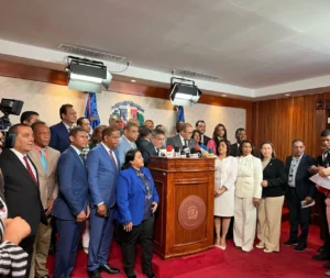 DIputados piden interpelar a Faride Raful