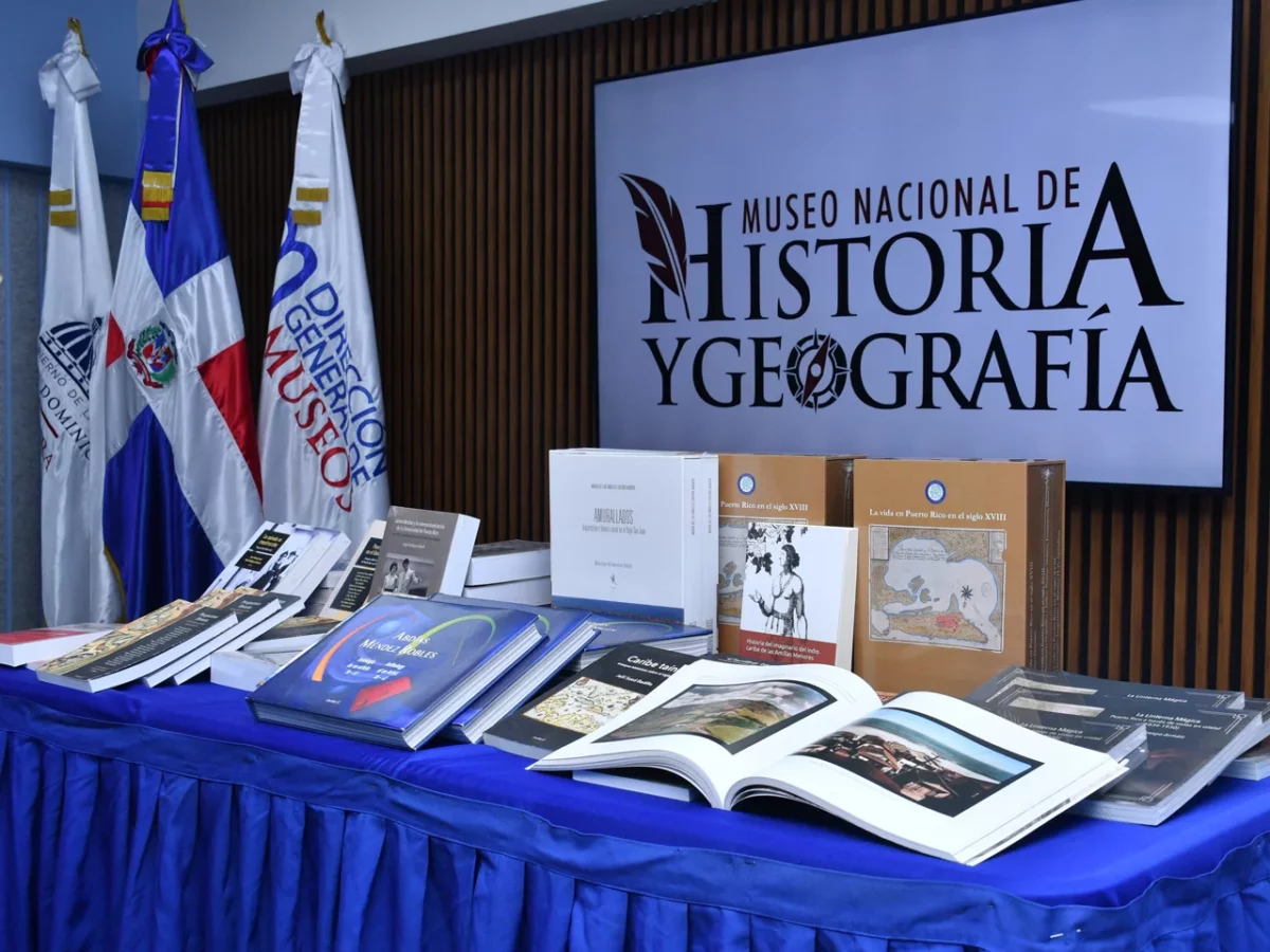 El Colectivo Editorial Luscinia de Puerto Rico realizó una importante donación de publicaciones.