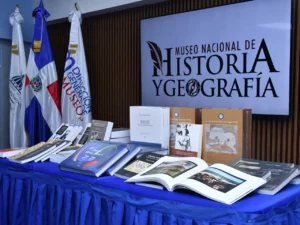 El Colectivo Editorial Luscinia de Puerto Rico realizó una importante donación de publicaciones.
