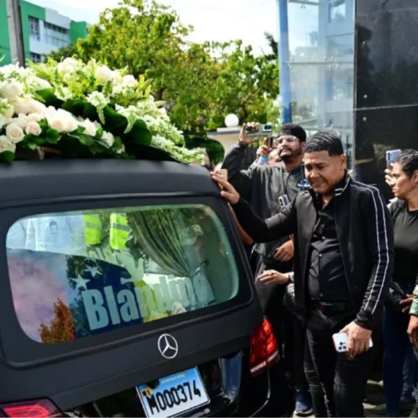 Con "Volveré" como himno República Dominicana despide a Rubby Pérez, "la voz más alta del merengue"