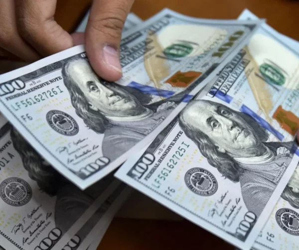 El tipo cambio incide directamente en los precios de bienes y servicios.