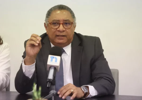 José M. Gómez, psiquiatra y asesor  Poder Ejecutivo en salud mental.  Alexis monegro