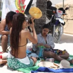 ¿Sabes cómo tomar el sol correctamente? Experta lo explica