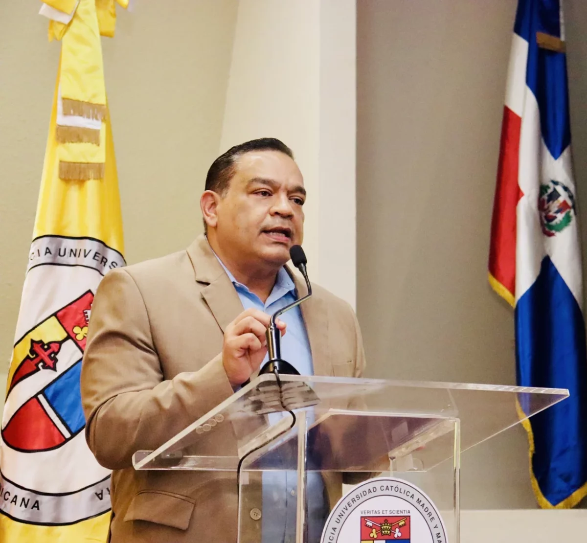 El director de la ONDA, José Ruben Gonell Cosme expone en la Semana de la Innovacn{on de la PUCMM.