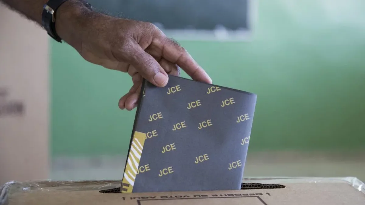 ¿Cómo afecta la primera mayoría a la distribución de poder electoral en la República Dominicana?