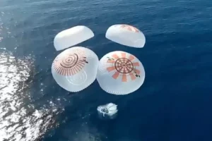 En vuelo privado regresan cuatro turistas espaciales a la Tierra