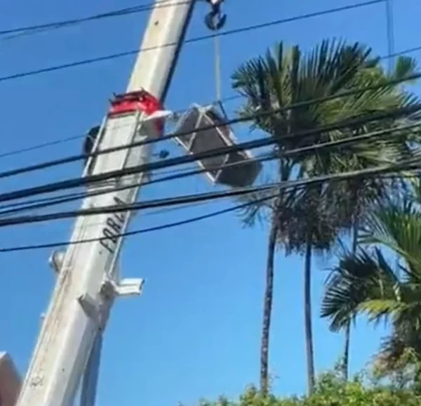 Grúas trabajan para remover escombros tras colapso en Jet Set