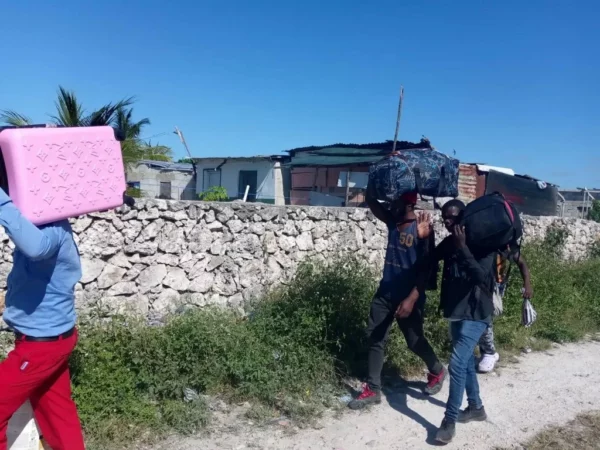 Haitianos regresan a su país