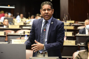 Diputado Ignacio Aracena sugiere bloque económico latinoamericano para contrarrestar aranceles de EE.UU.