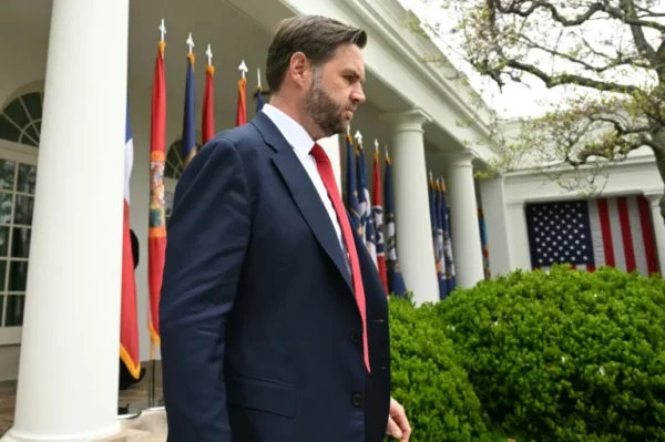 JD Vance dice que la condena a la ultraderechista francesa Le Pen “No es democracia”