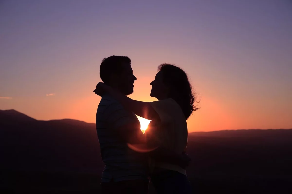 Los mitos que nos impiden amar y ser amados plenamente. Imagen de StockSnap en Pixabay