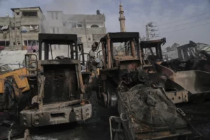 Ataques israelíes dejan 14 muertos y dañan equipos en Gaza