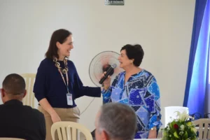 María Luisa Labernia y Magaly Tabar de Goico.