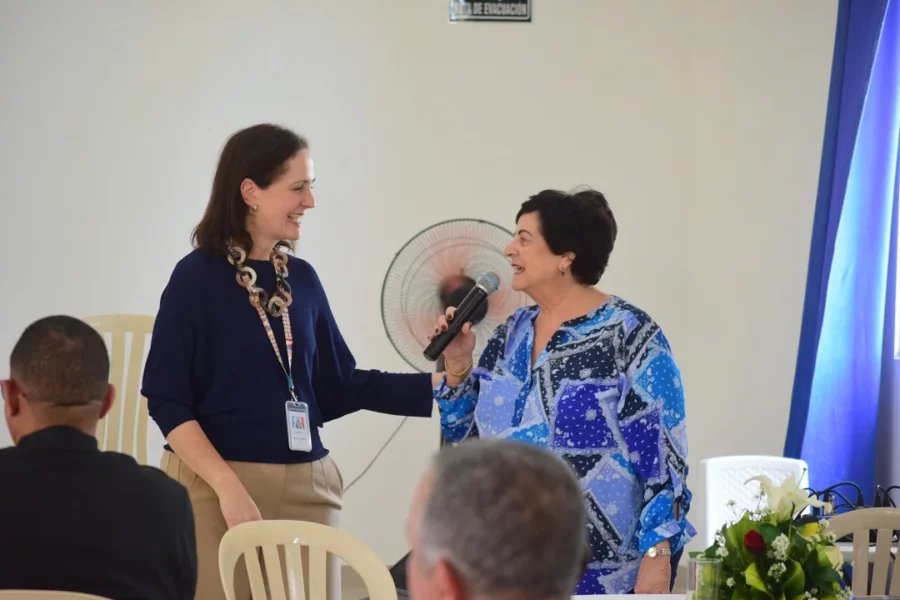 María Luisa Labernia y Magaly Tabar de Goico. María Luisa Labernia y Magaly Tabar de Goico.