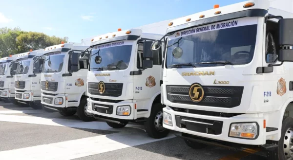 Entregan 58 vehículos para fortalecer operativos de Migración