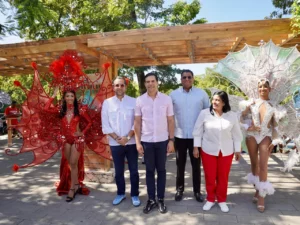 Ministro de Cultura, Roberto Ángel Salcedo junto al diputado Jorge Cavoli_ el alcalde Lenin Melo y la gobernadora Amada López.