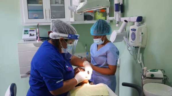 Amplían servicios bucales gratuitos para estudiantes a nivel nacional; agregan 54 módulos