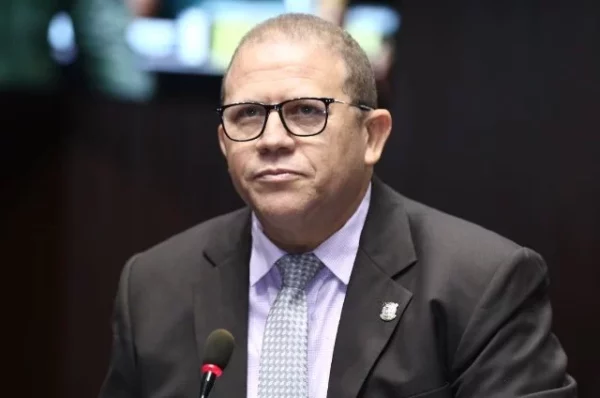 El vocero de los diputados de la Fuerza del Pueblo, Rafael Castillo. Fuente externa