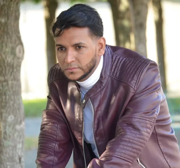 Ronald Núñez se promociona con nueva bachata.