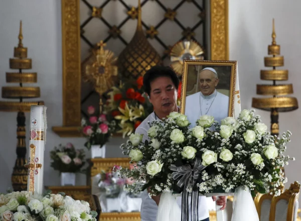 Tailandia bajará banderas por tres días en honor al Papa