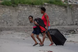 El 68.4% de los niños viven en hacinamiento