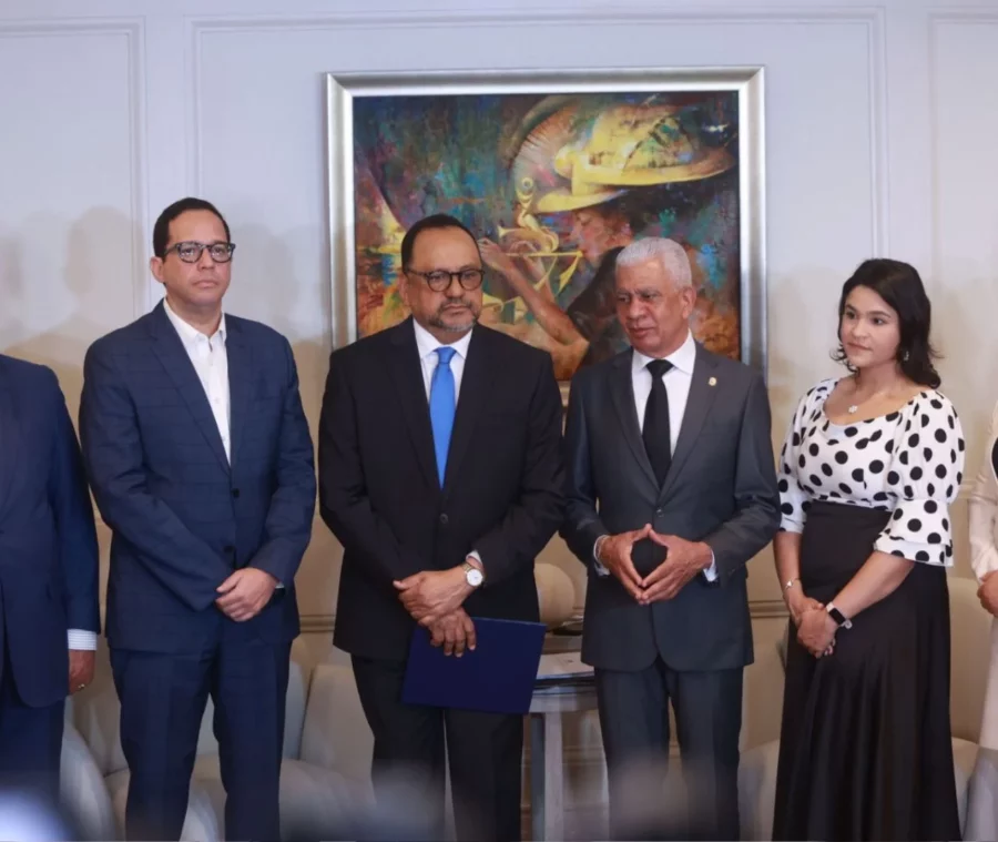 Hacienda y Economía serán un solo ministerio y el Consultor Jurídico del Poder Ejecutivo inició los trámites legales en el Senado. Hacienda y Economía serán un solo ministerio y el Consultor Jurídico del Poder Ejecutivo inició los trámites legales en el Senado.