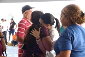 Familiares de las víctimas esperan con consternación informaciones sobre sus allegados. Chaimy Soriano
