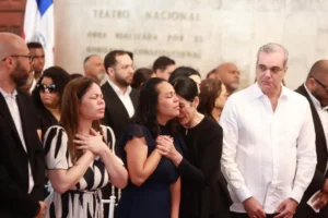 Presidente Abinader asiste a homenaje póstumo del destacado merenguero Rubby Pérez