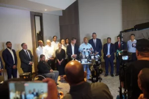 Erick Adamas llegó al país para mostrar solidaridad por las víctimas de la tragedia en Jet Set. Guillermo Burgos