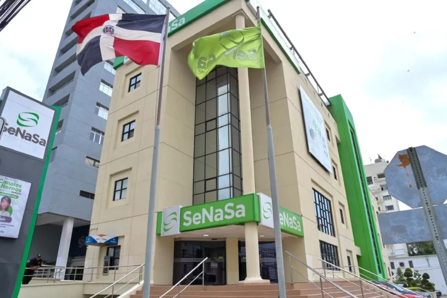 SeNaSa garantiza suministro de medicamentos y destaca entrega de reembolsos tras implementación de mejoras SeNaSa garantiza suministro de medicamentos y destaca entrega de reembolsos tras implementación de mejoras