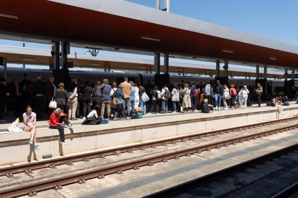 El apagón obligó a las autoridades a suspender las operaciones ferroviarias. Fuente externa
