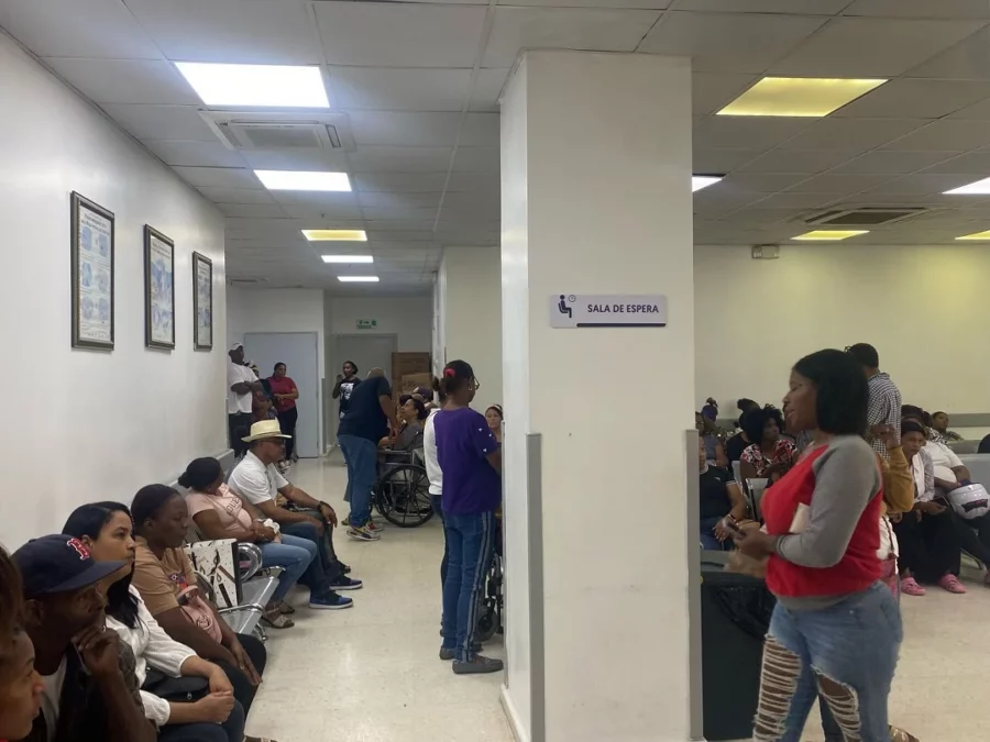 Sala de espera del Hospital Dr. Francisco Vicente Castro Sandoval de Boca Chica, presenta una baja presencia de pacientes de nacionalidad haitiana. Fuente externa Sala de espera del Hospital Dr. Francisco Vicente Castro Sandoval de Boca Chica, presenta una baja presencia de pacientes de nacionalidad haitiana. Fuente externa