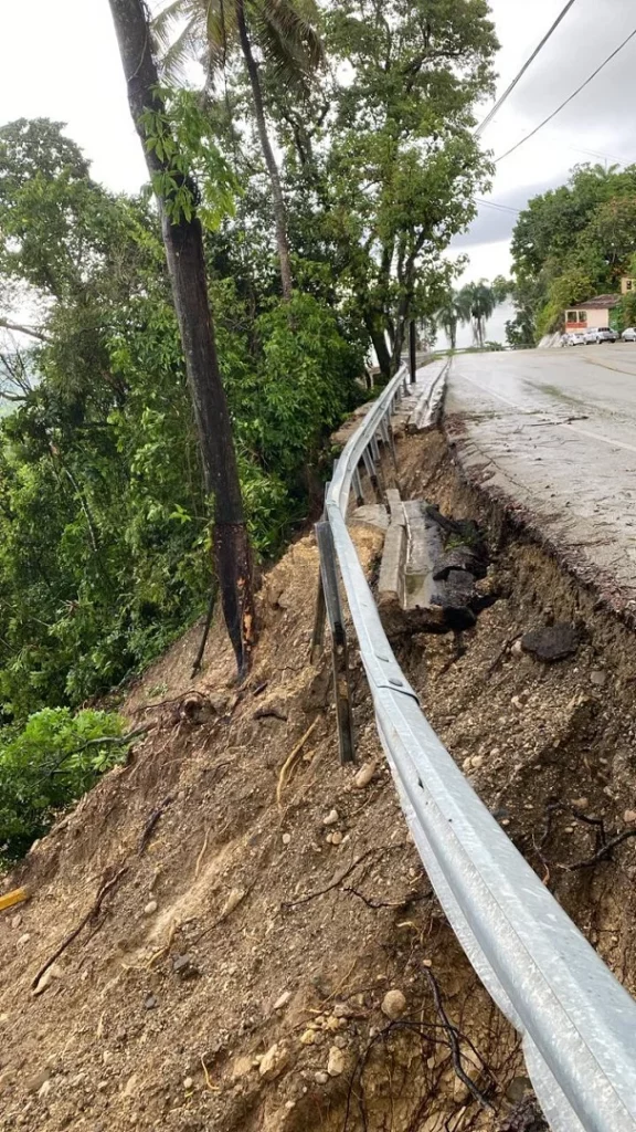 Estructura vial con daños por las lluvias en Puerto Plata. Fuente externa 