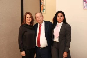 Yubo Fernández junto a invitados especiales.