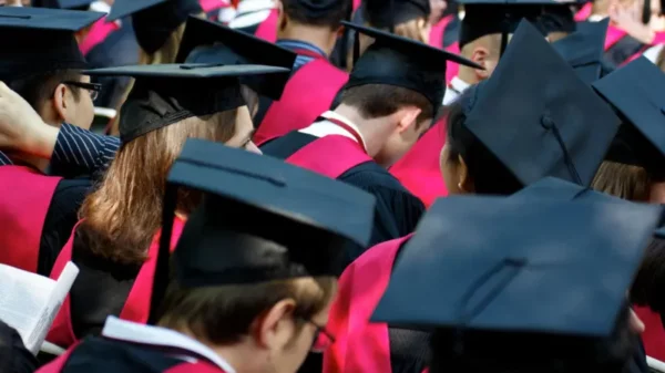 El gobierno de Trump amenaza a la Universidad de Harvard con prohibirle la inscripción de estudiantes extranjeros