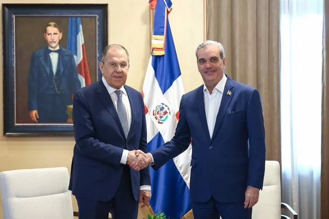 Presidente Abinader recibe en Palacio al canciller ruso Serguéi Lavrov