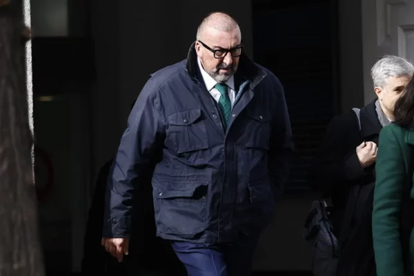 Secretaria de Pronalab confirma haber entregado 20 mil dólares a hermano de Koldo en República Dominicana