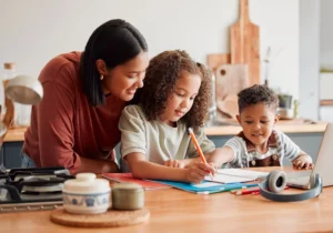 La corrección sin violencia permite una convivencia sana con los niños. Fuente externa