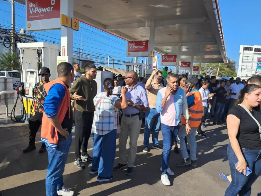 Desesperación entre familiares tras tragedia en Jet Set Desesperación entre familiares tras tragedia en Jet Set